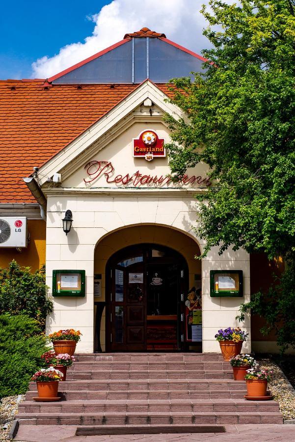 Gastland M0 Hotel & Conference Center Szigetszentmiklós Extérieur photo