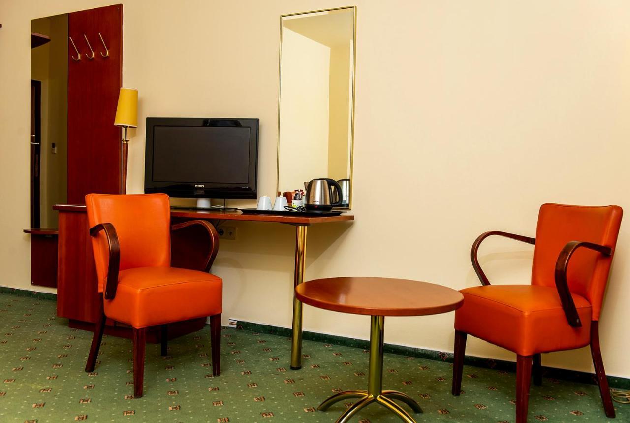 Gastland M0 Hotel & Conference Center Szigetszentmiklós Extérieur photo