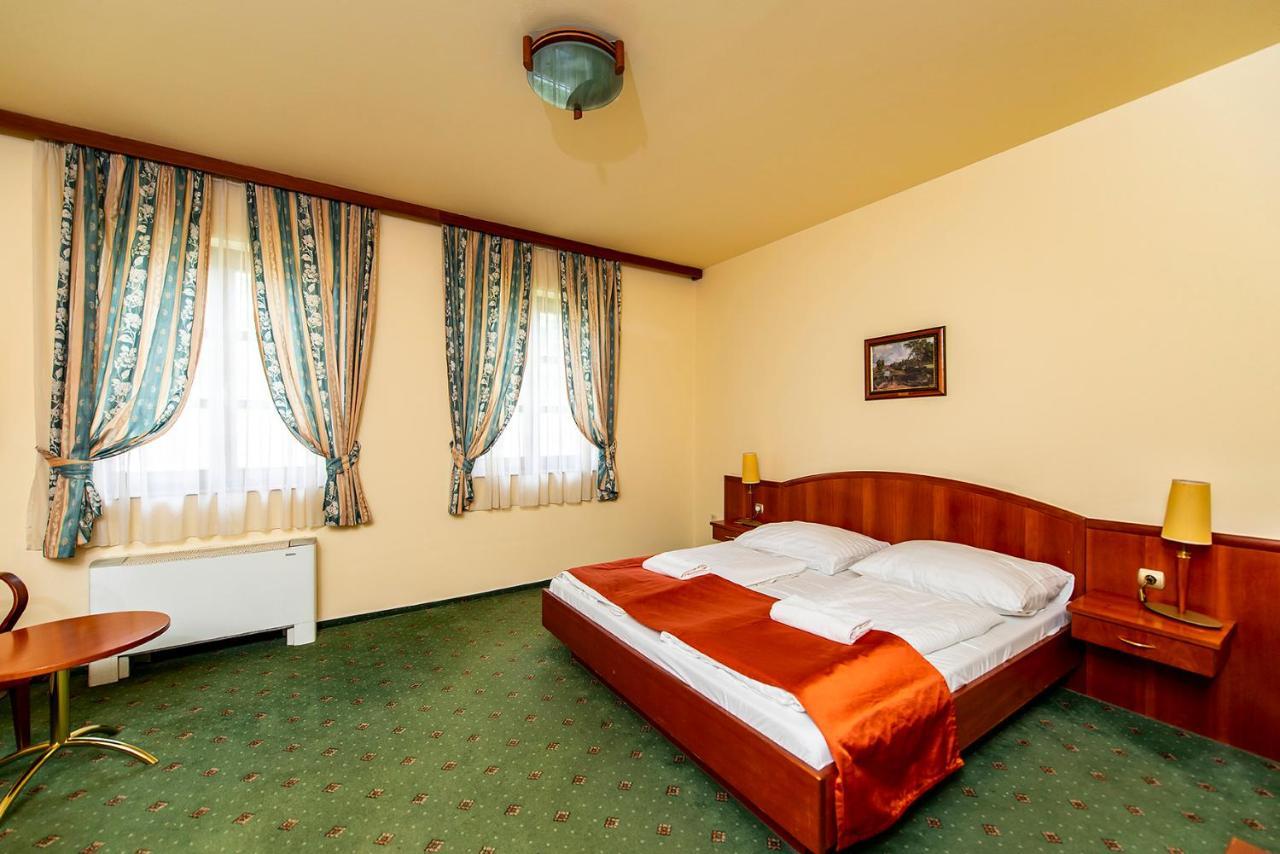 Gastland M0 Hotel & Conference Center Szigetszentmiklós Extérieur photo