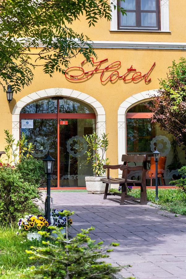 Gastland M0 Hotel & Conference Center Szigetszentmiklós Extérieur photo