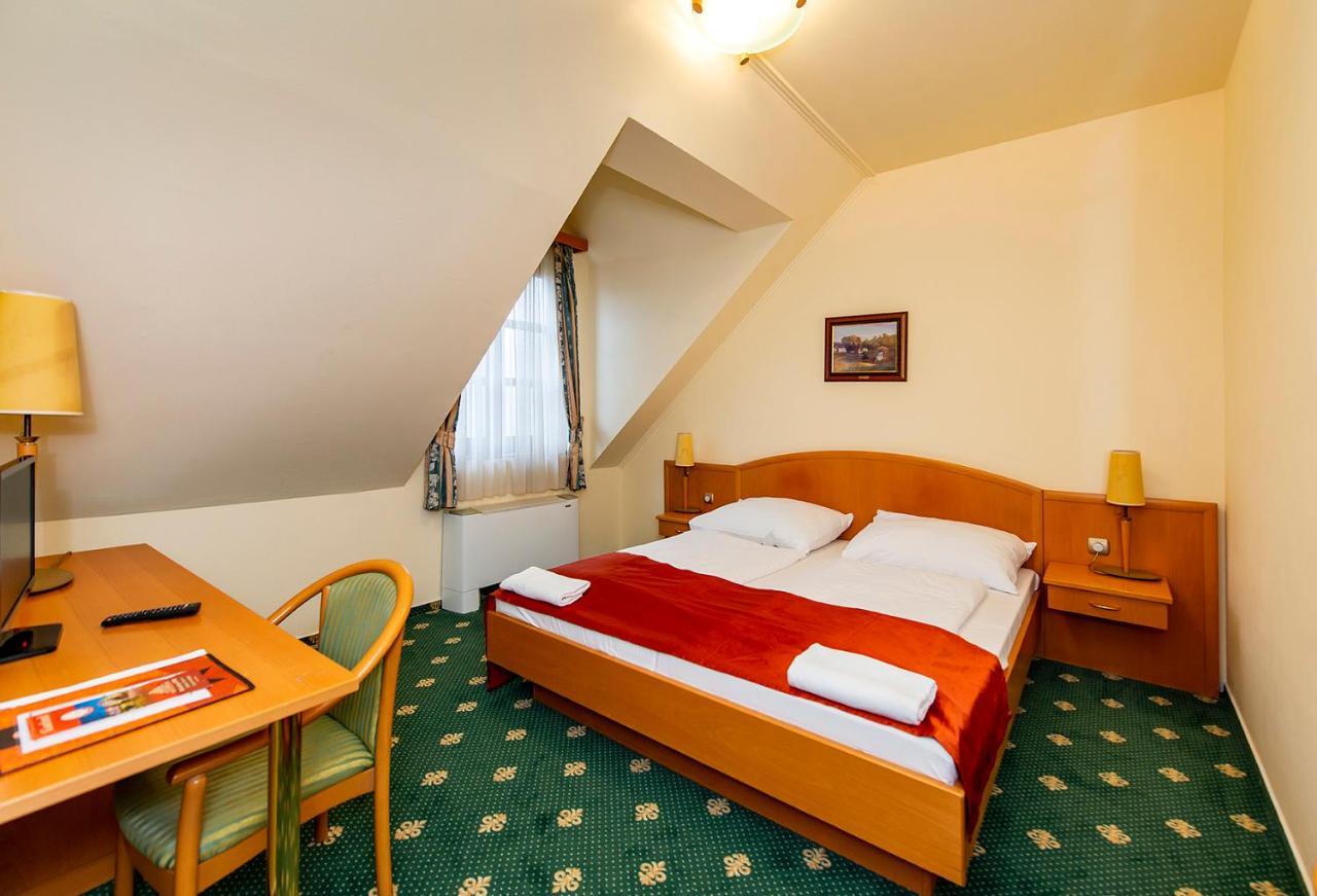 Gastland M0 Hotel & Conference Center Szigetszentmiklós Extérieur photo