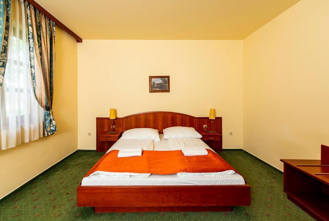 Gastland M0 Hotel & Conference Center Szigetszentmiklós Extérieur photo