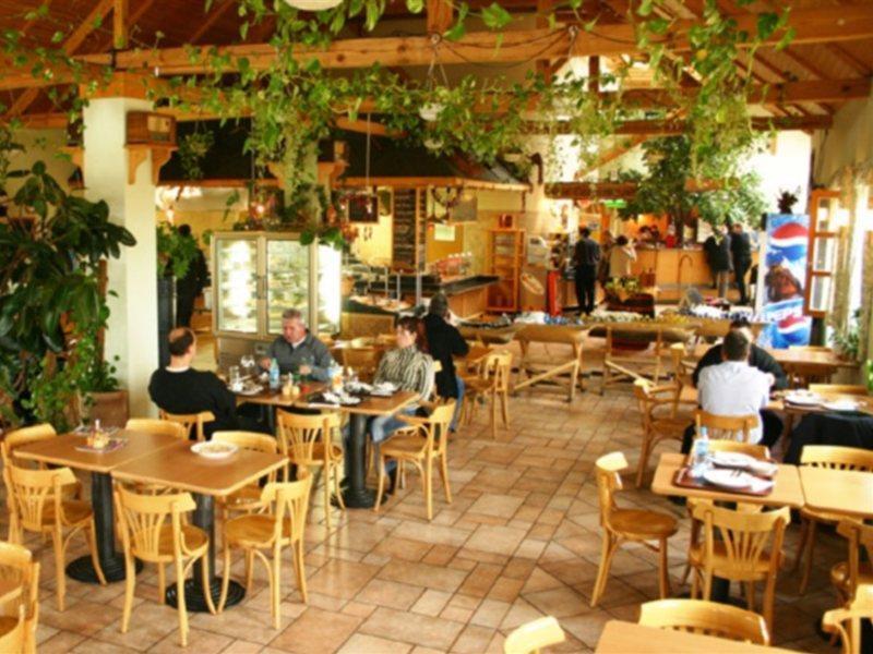 Gastland M0 Hotel & Conference Center Szigetszentmiklós Extérieur photo