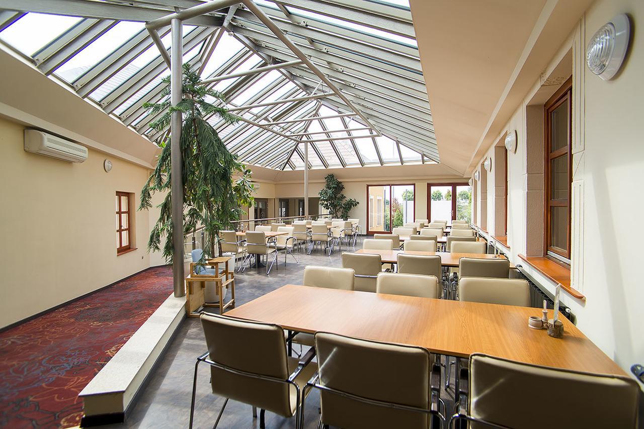 Gastland M0 Hotel & Conference Center Szigetszentmiklós Extérieur photo